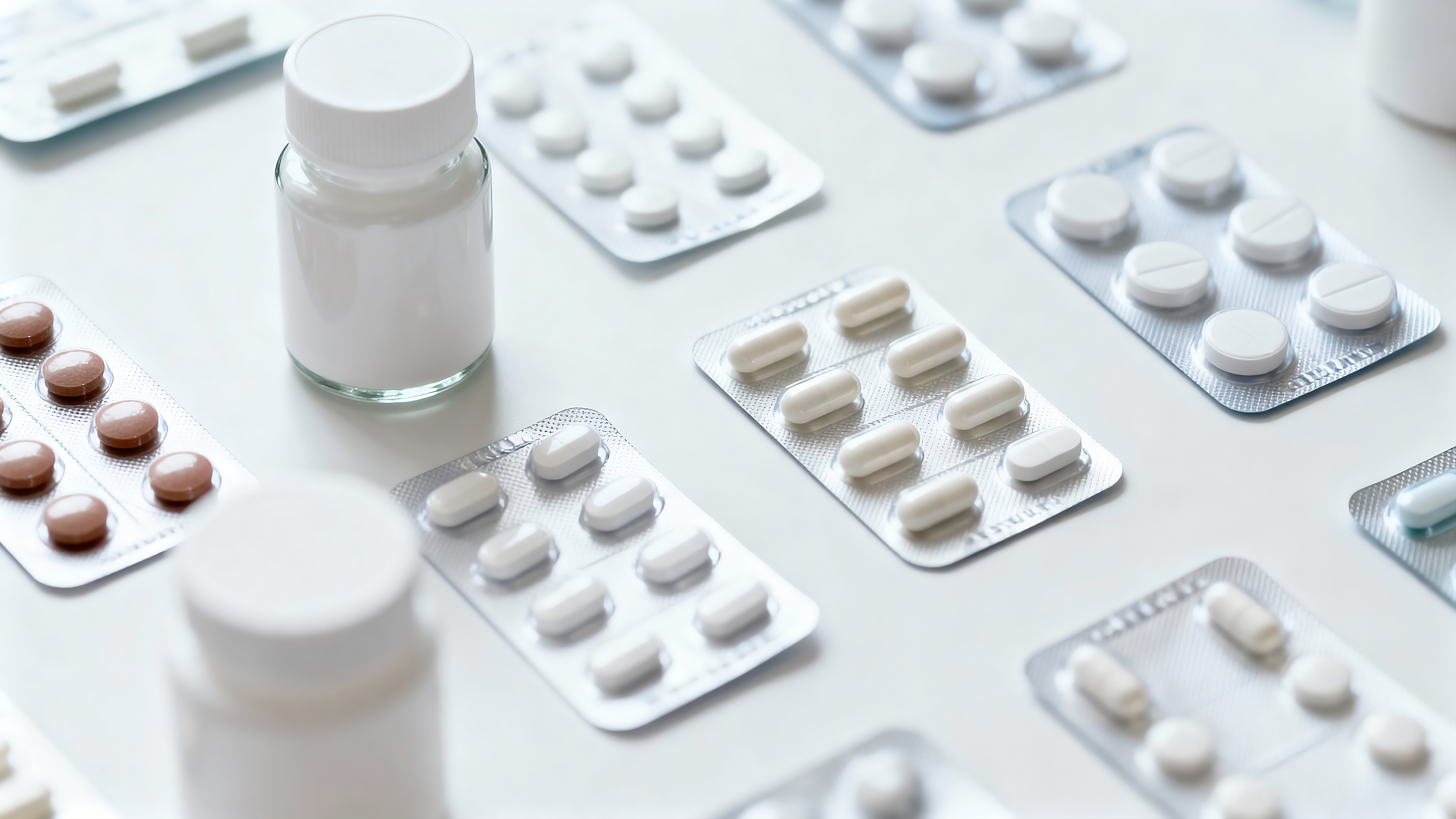 Pharmaceutical manufacturing and laboratory environment representing FDA regulatory guidance updates for generic drug development and compliance.